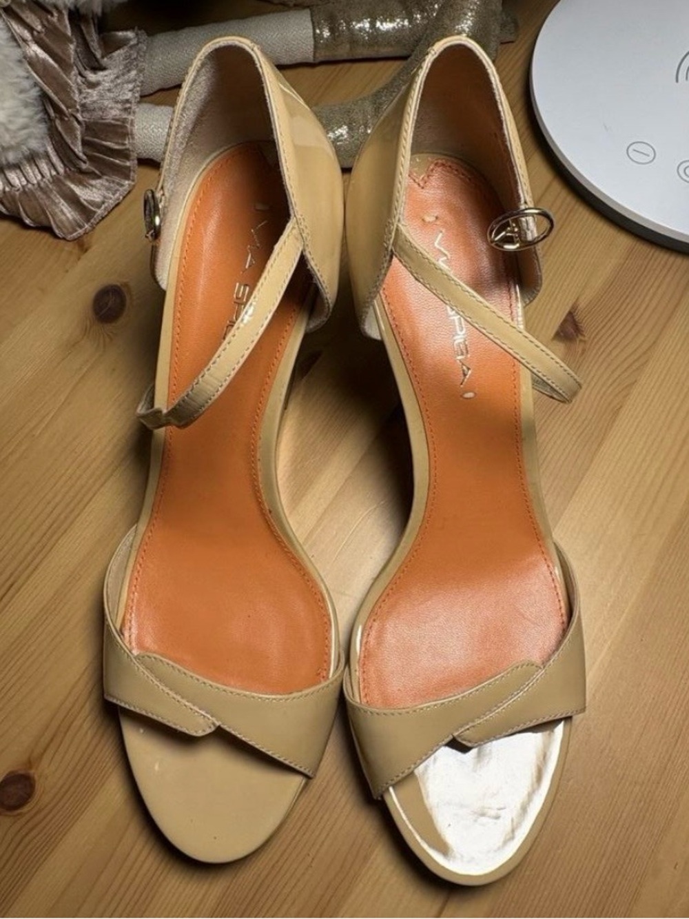 NWOT Via Spiga Women’s Beige Leather Strappy Ankle Strap Wedge Sandals 9.5M